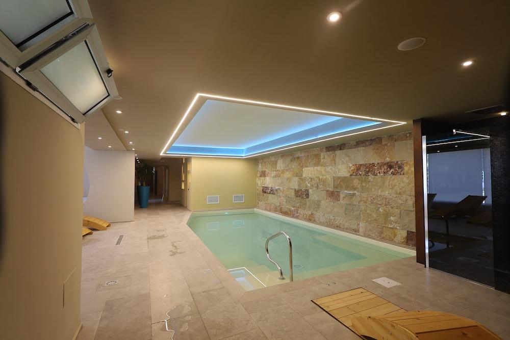 swimming pool spa