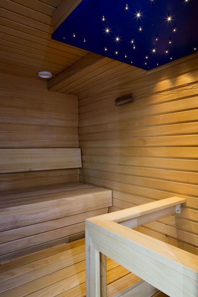 swimming pool spa