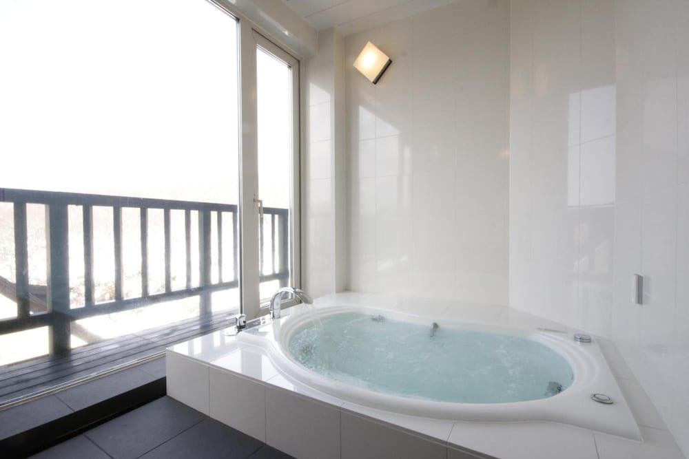 swimming pool spa