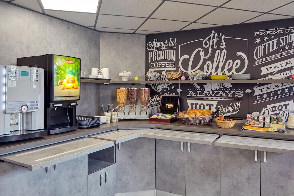 restaurant-cafeteria