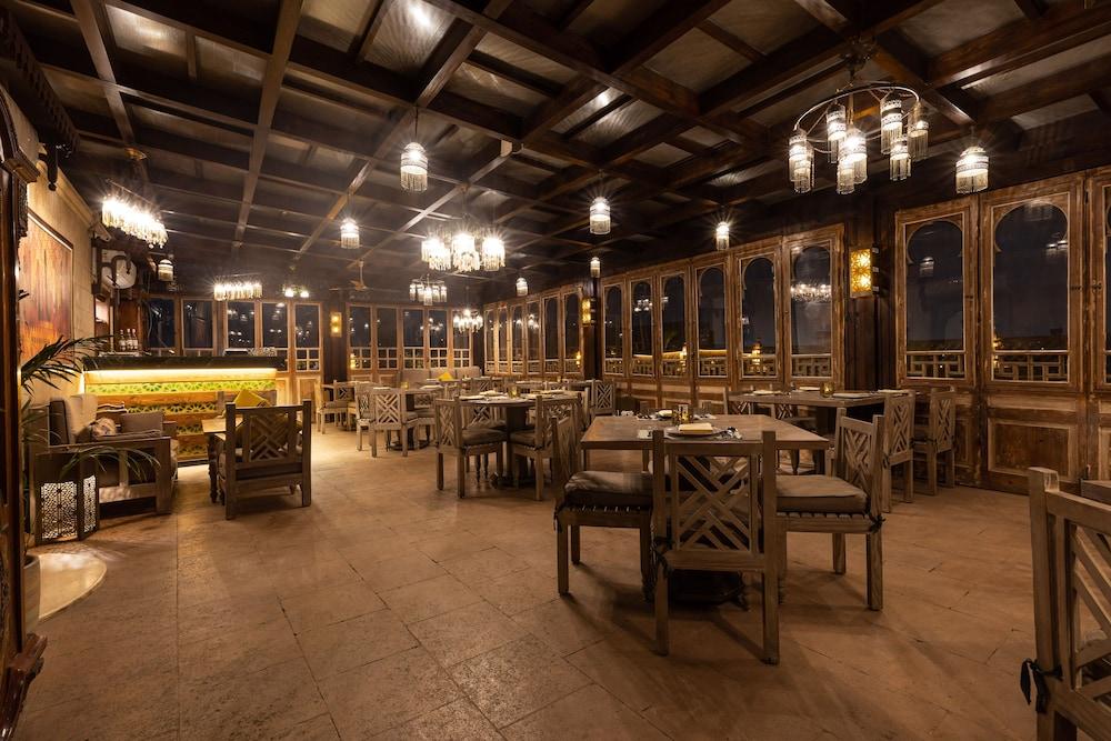 restaurant cafeteria