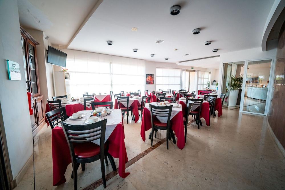 restaurant cafeteria