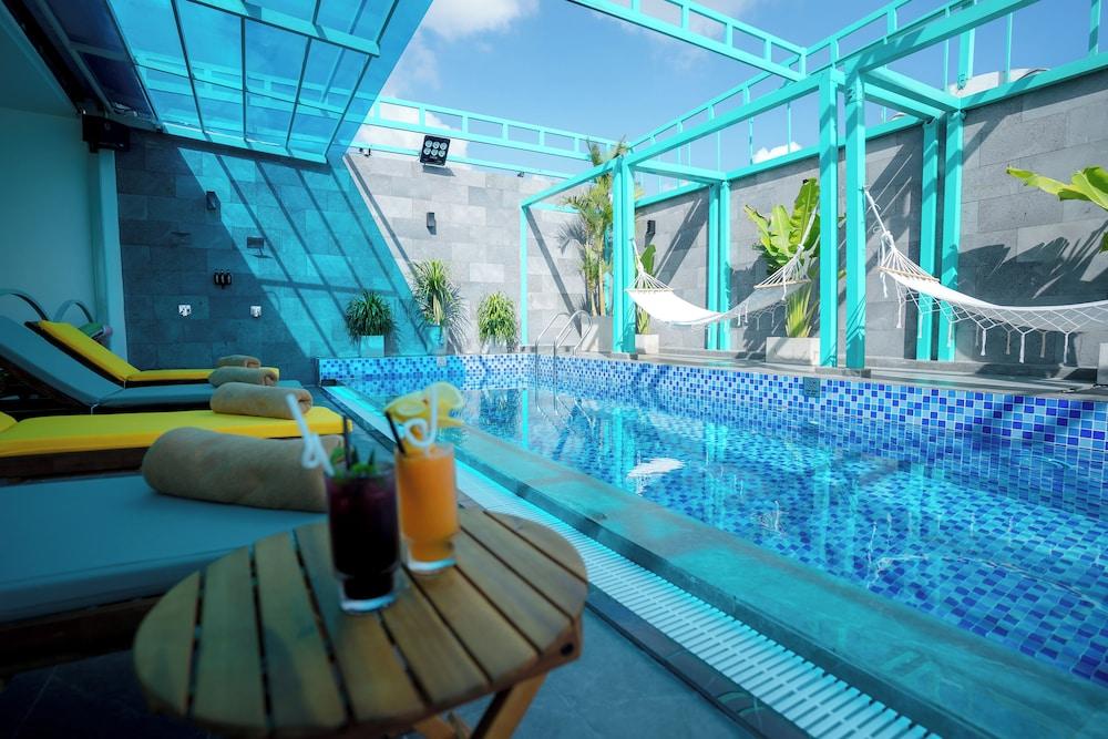swimming pool spa