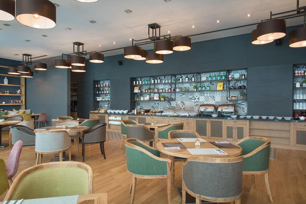 restaurant cafeteria