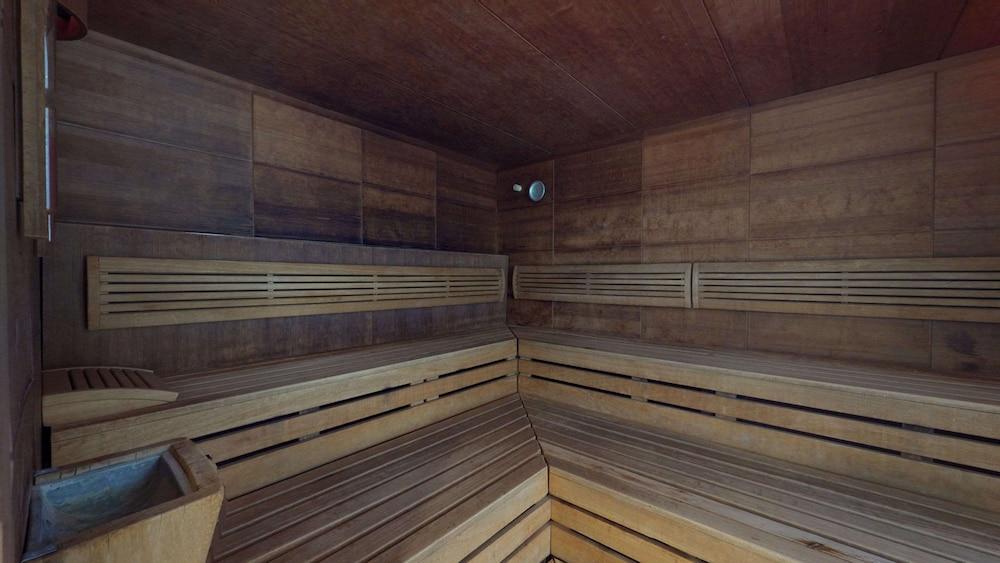 swimming pool spa