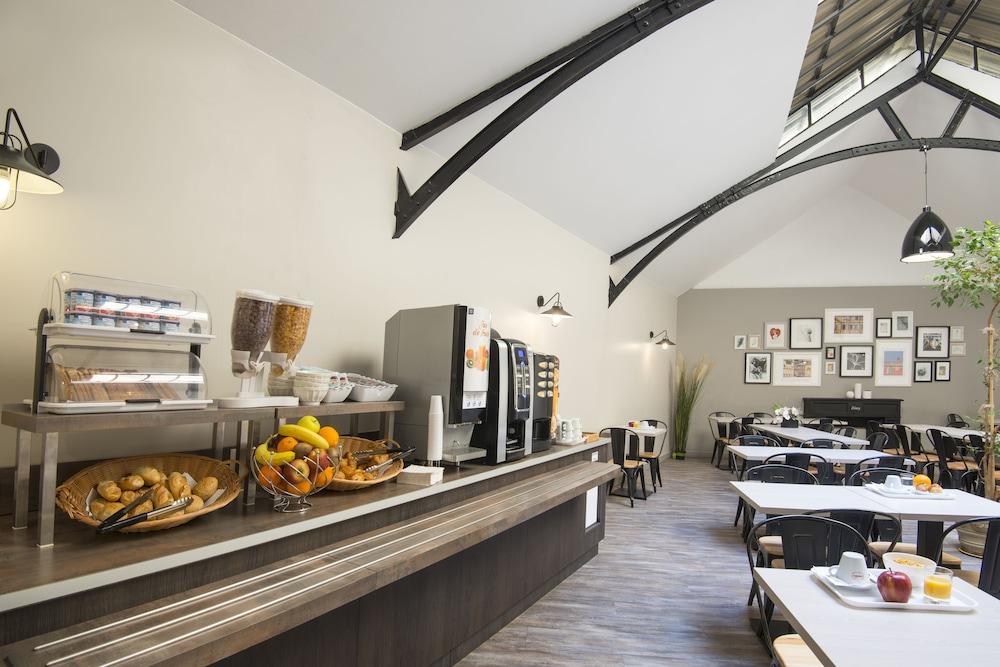 restaurant cafeteria