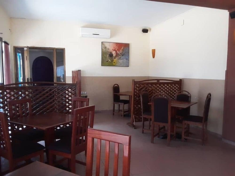 restaurant cafeteria