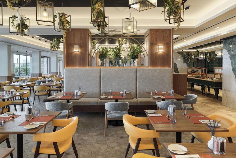 restaurant cafeteria