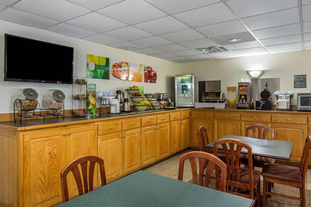restaurant cafeteria