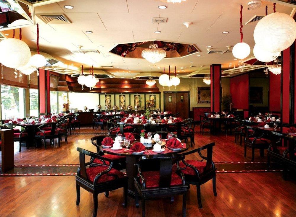 restaurant cafeteria