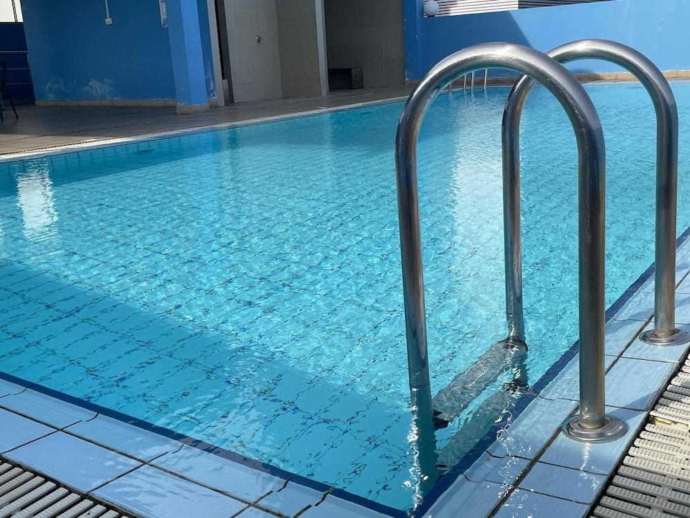swimming pool spa