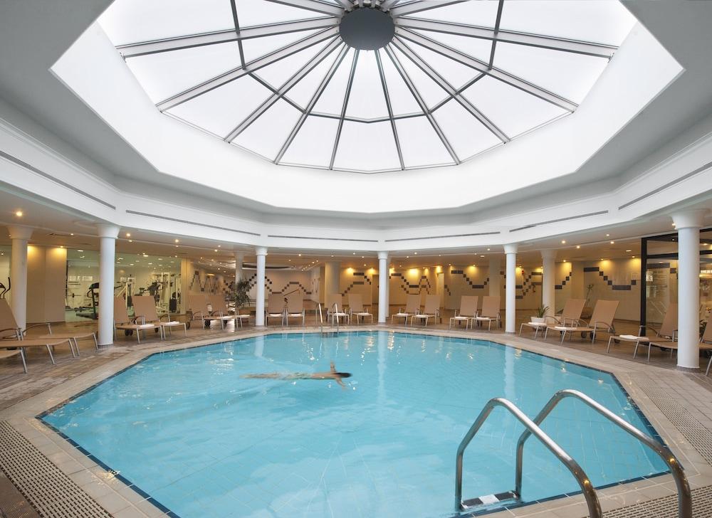 swimming pool spa