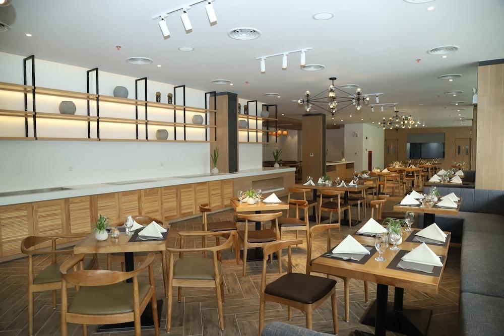 restaurant cafeteria