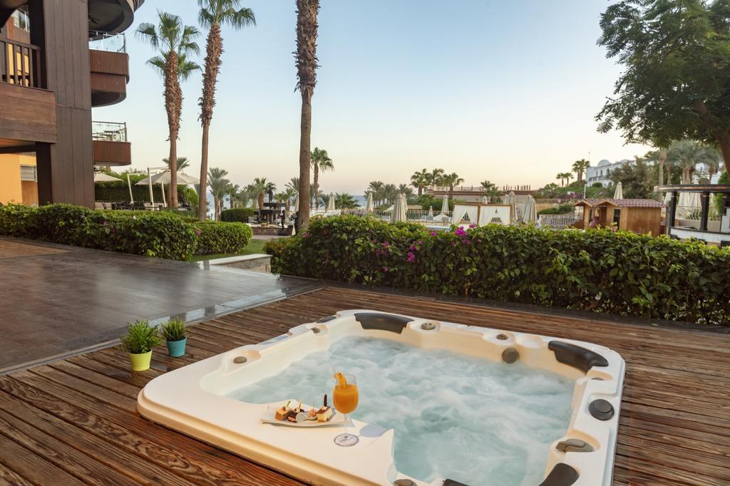 Royal Savoy Hotel and Villas