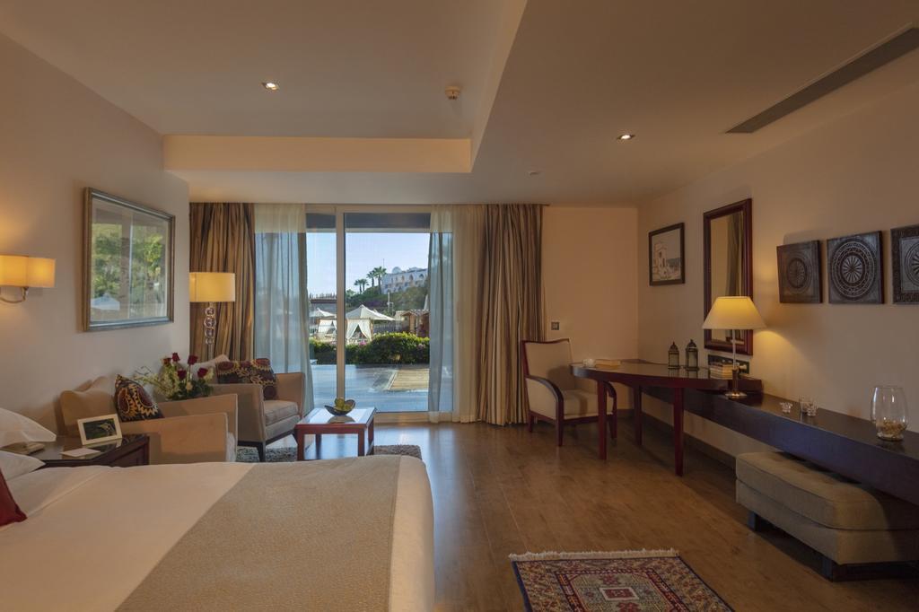 Royal Savoy Hotel and Villas