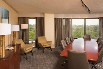 DoubleTree by Hilton Hotel Tulsa - Warren Place