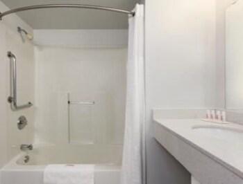 Motel One Winnipeg West