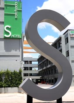 Ratchada Leisure Hotel