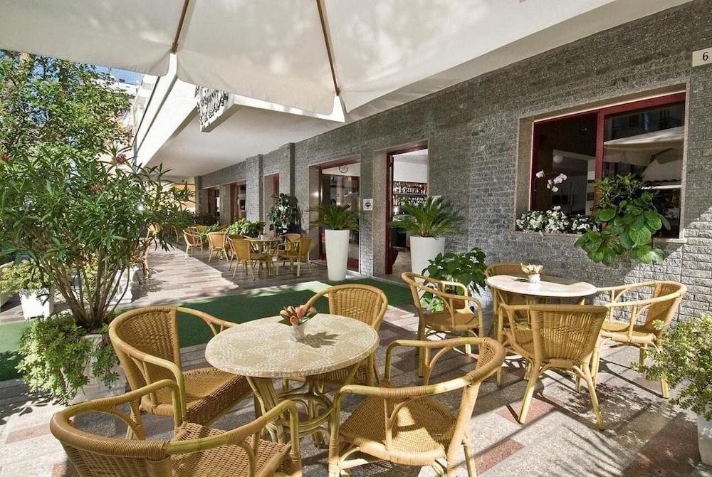 restaurant-cafeteria