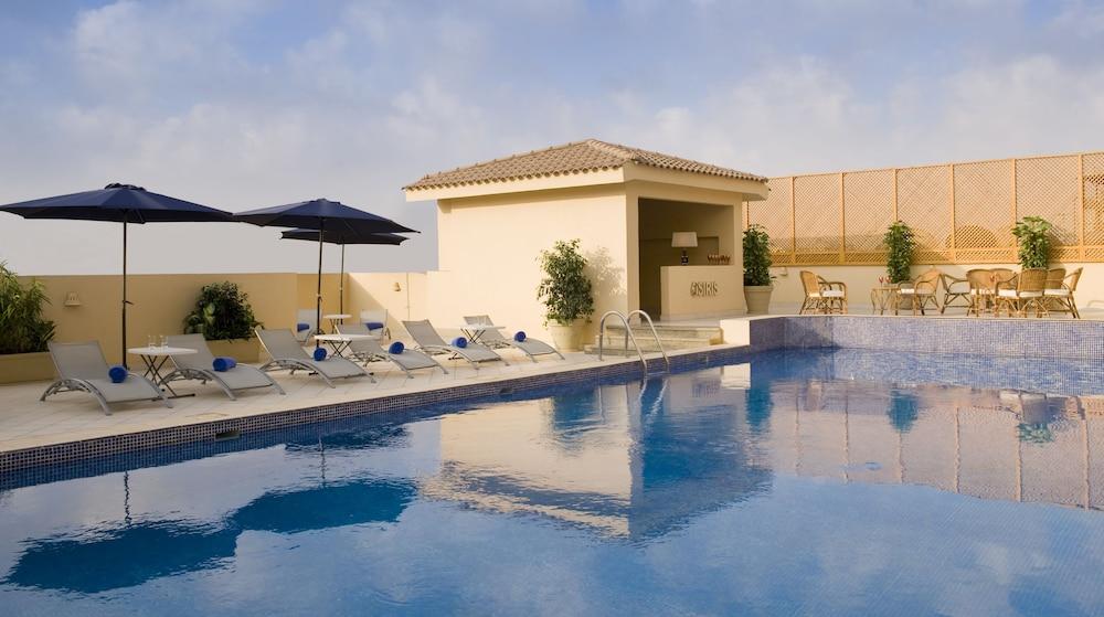 swimming pool spa