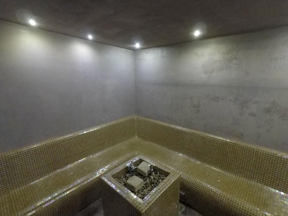 swimming pool spa