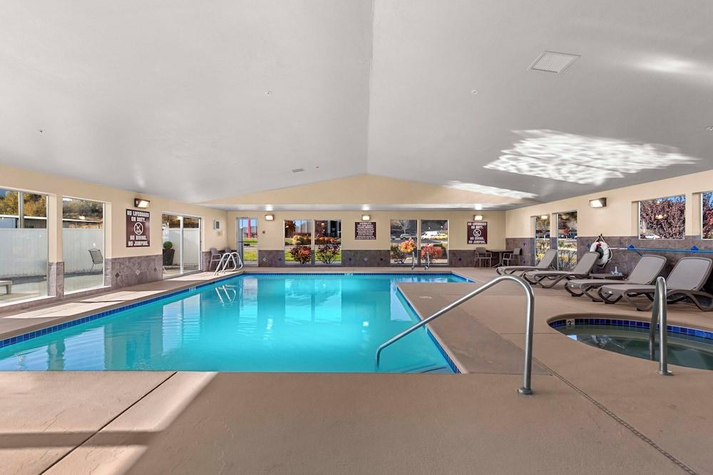 swimming pool spa