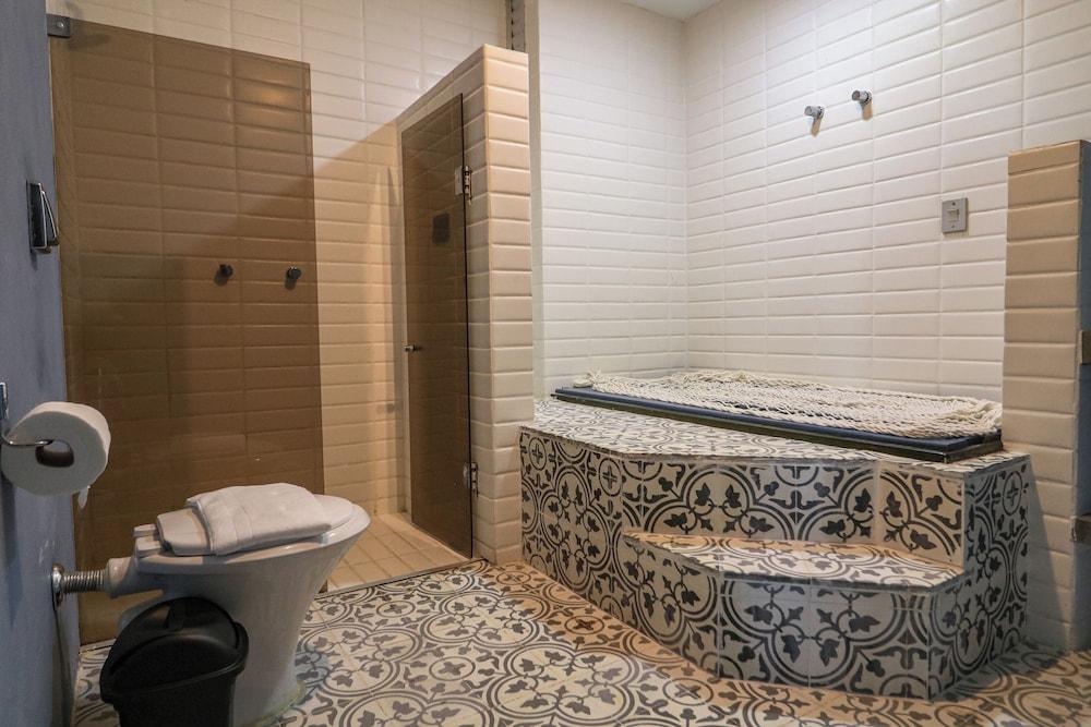 swimming pool spa