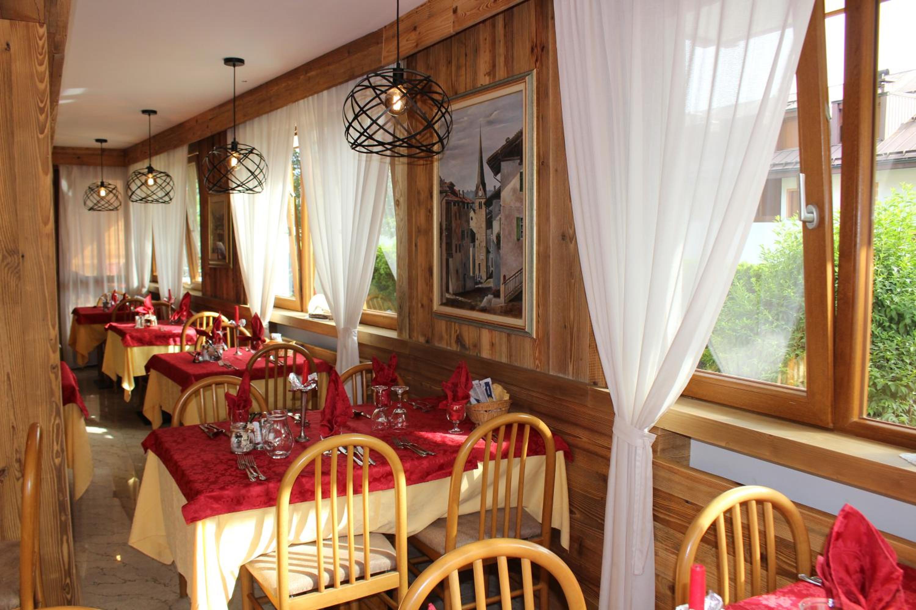 restaurant cafeteria