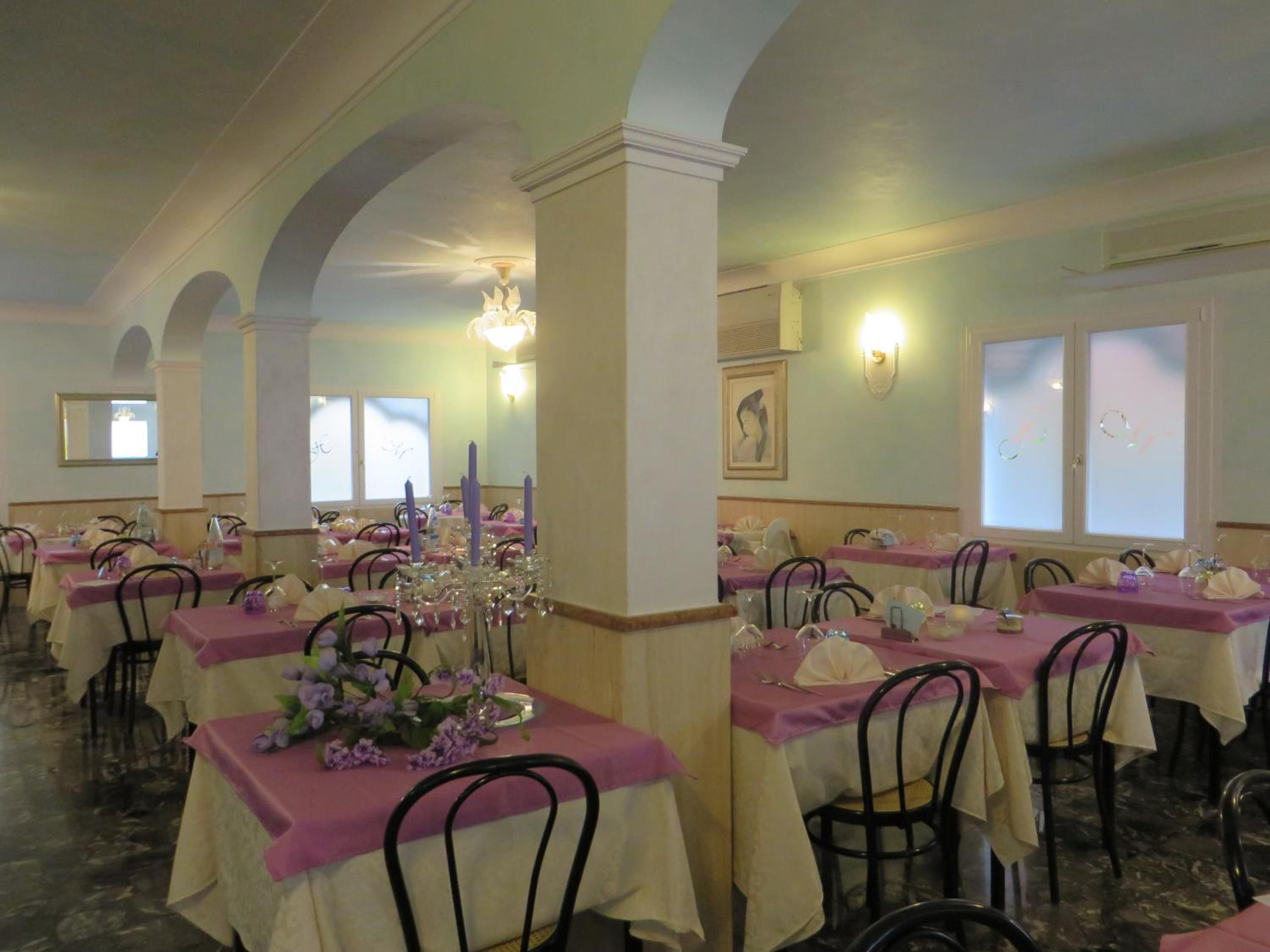 restaurant cafeteria