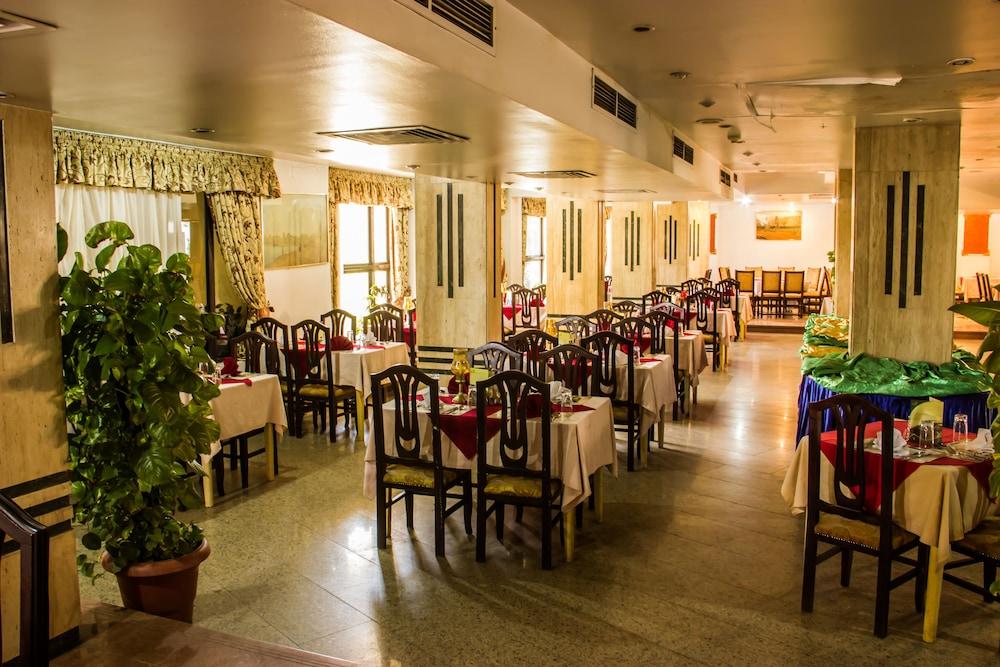 restaurant cafeteria