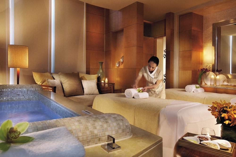 swimming pool spa
