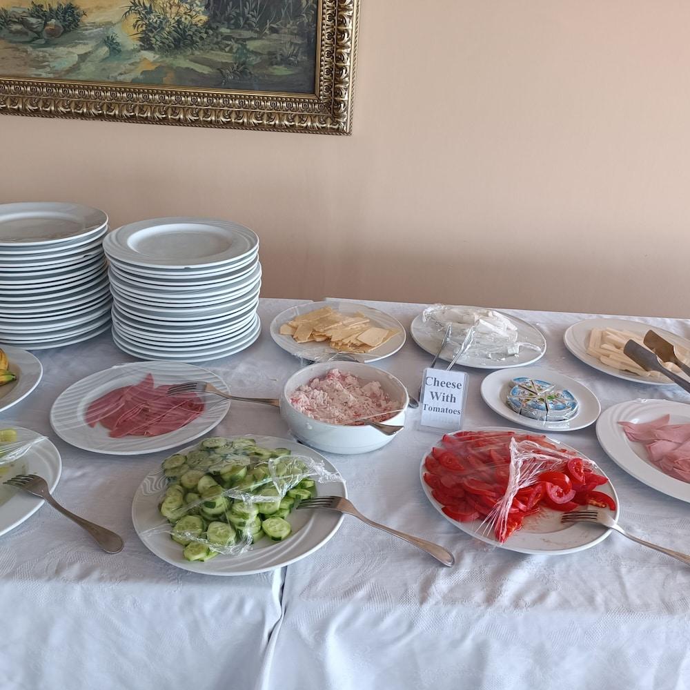 restaurant cafeteria