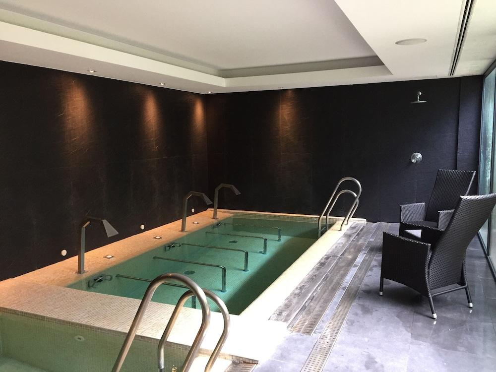 swimming pool spa