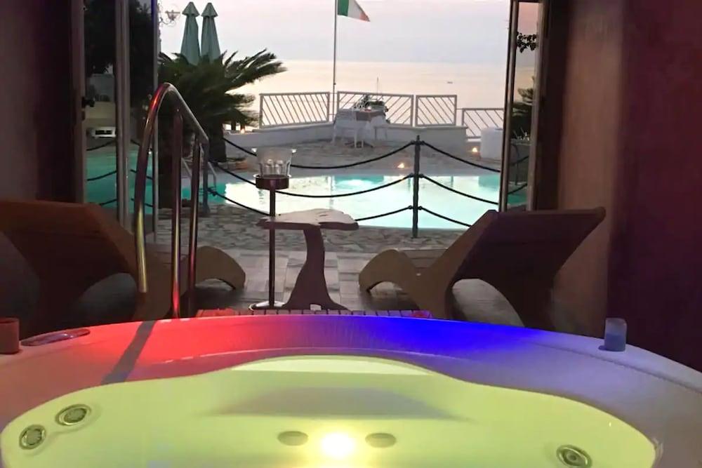 swimming pool spa
