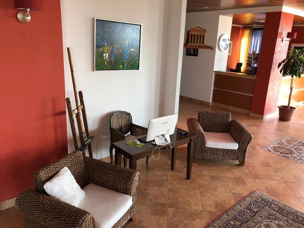 lounge