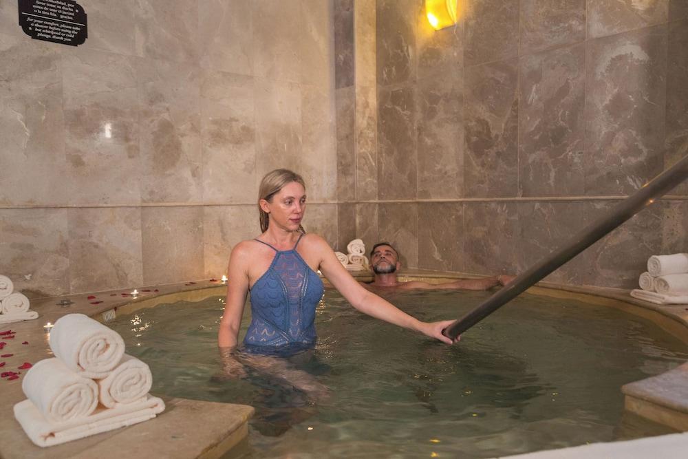 swimming pool spa