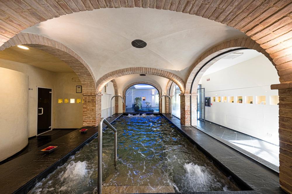 swimming pool spa