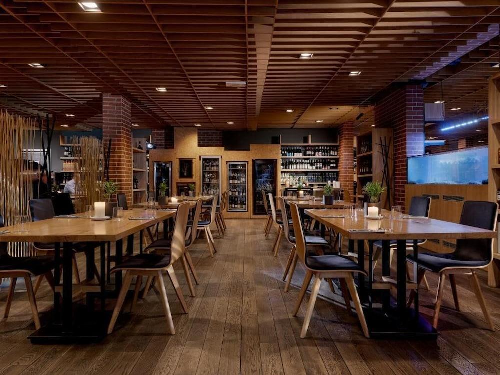 restaurant cafeteria