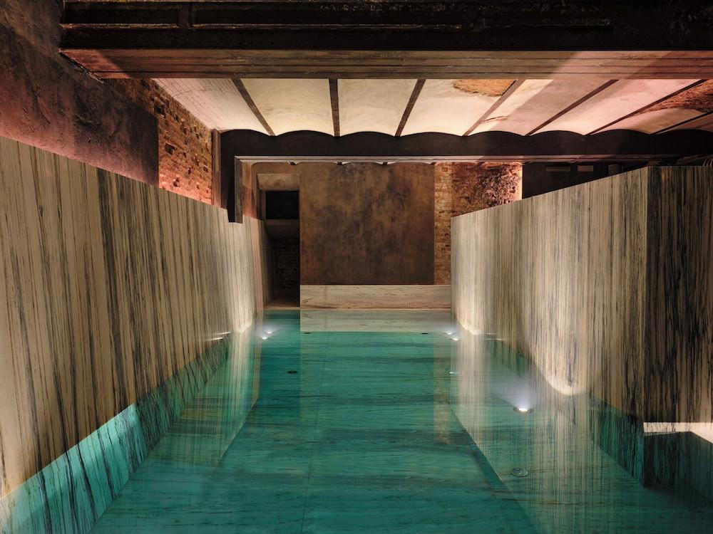 swimming pool spa