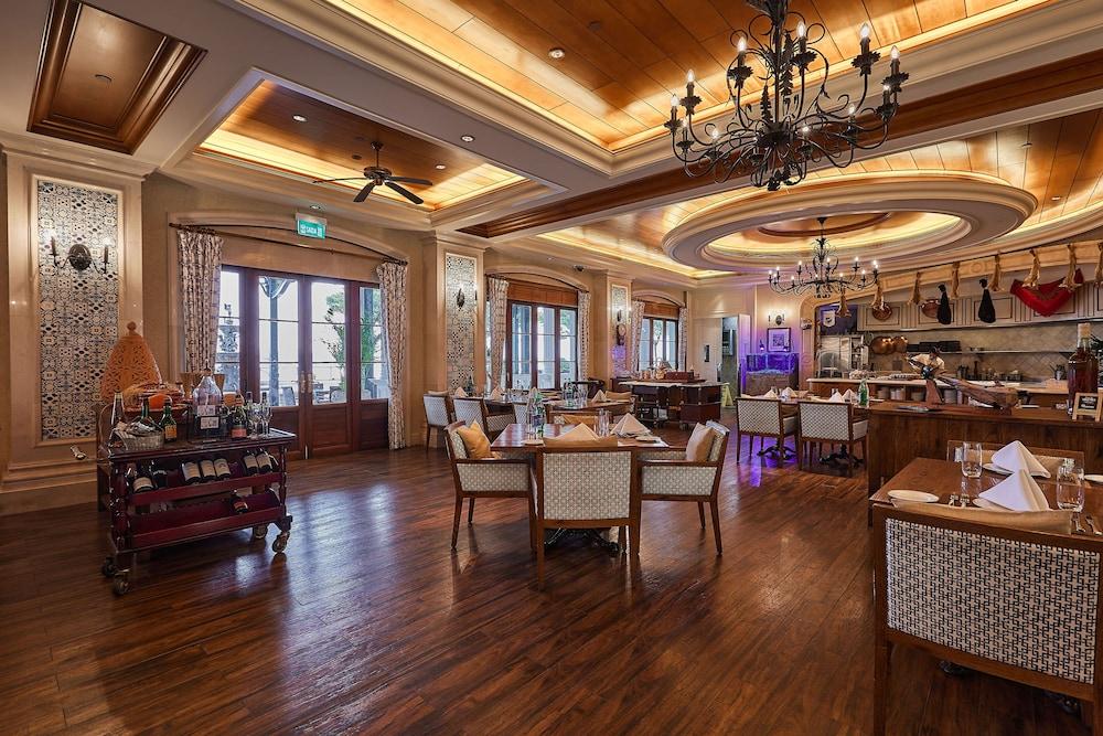 restaurant cafeteria