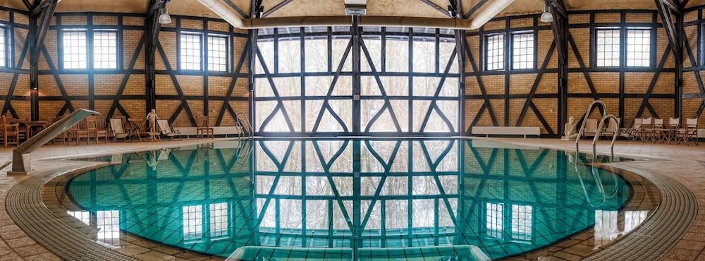 swimming pool spa