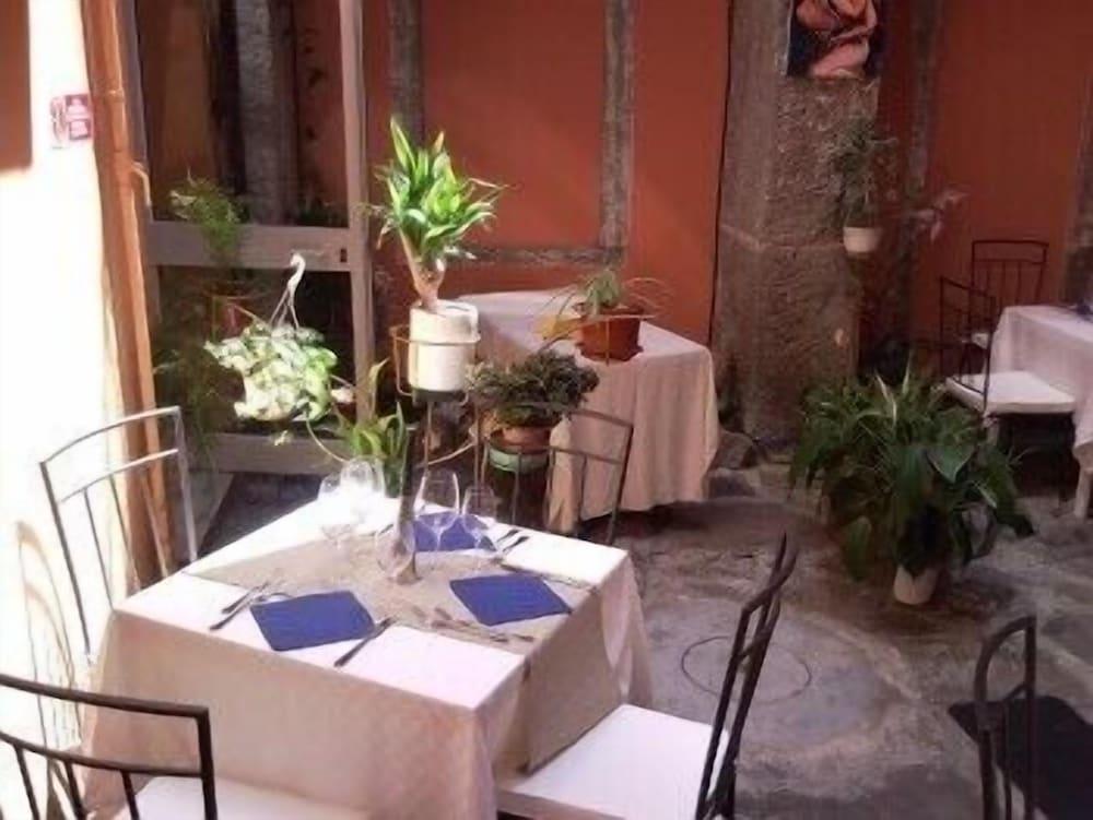 restaurant cafeteria