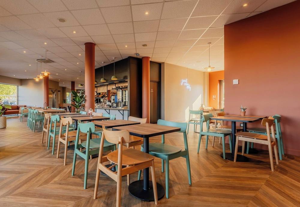 restaurant cafeteria