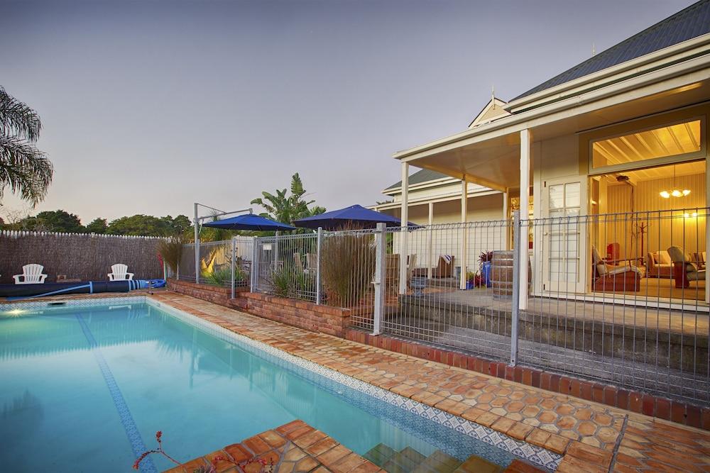 swimming pool spa