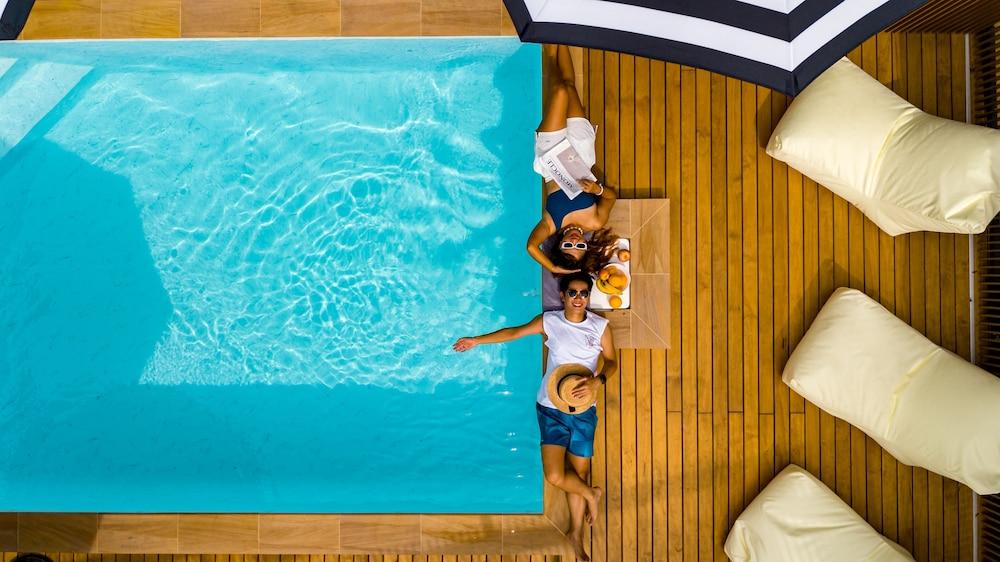 swimming pool spa