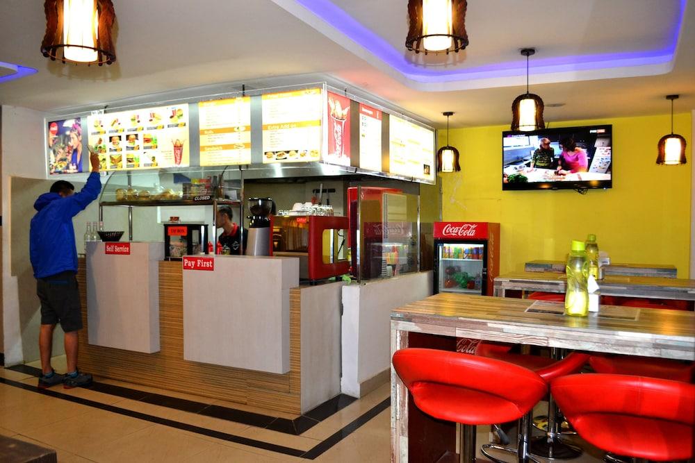 restaurant cafeteria