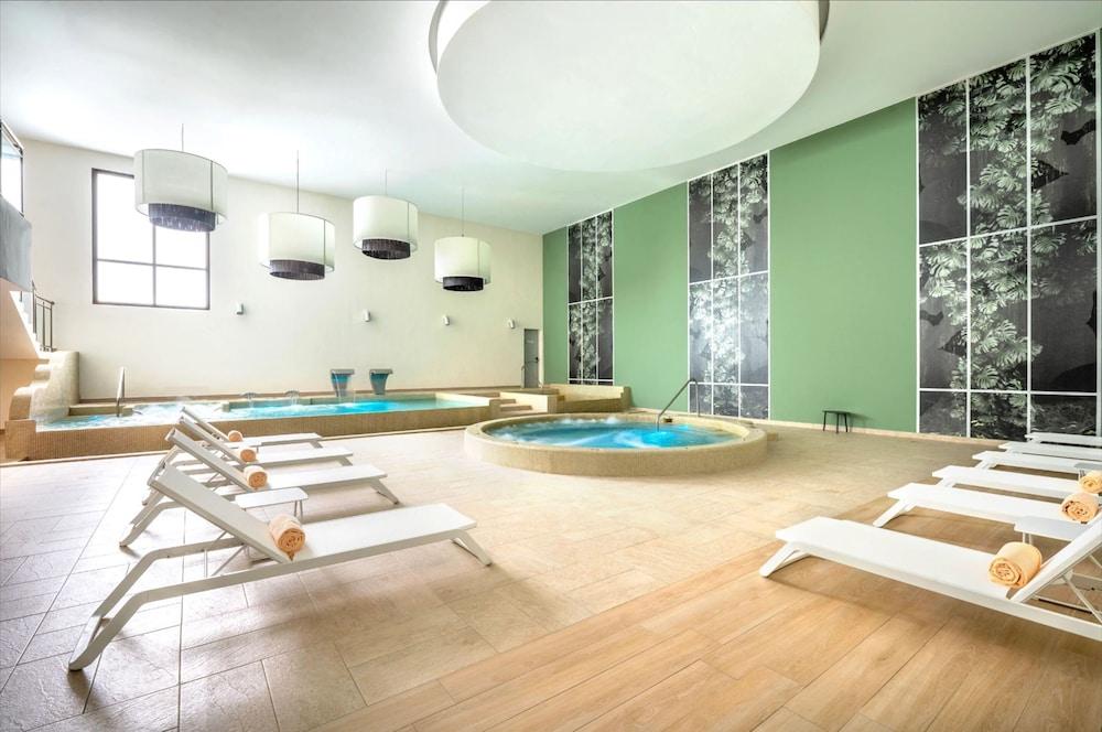 swimming pool spa