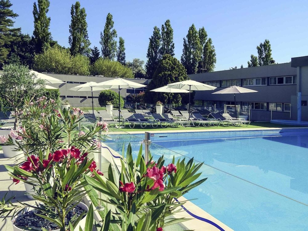 swimming pool spa