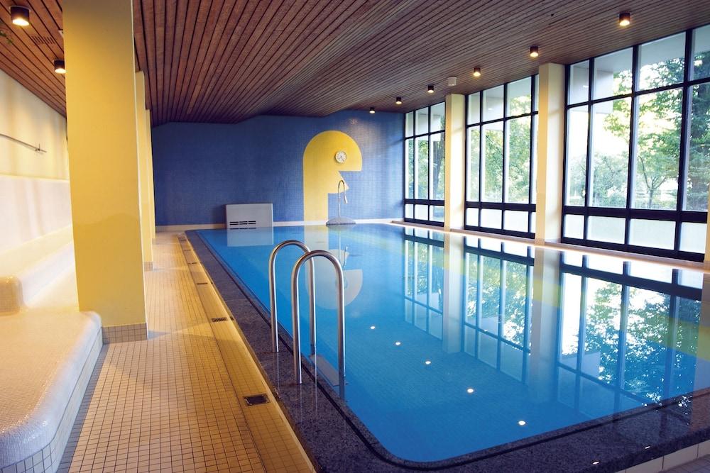 swimming pool spa