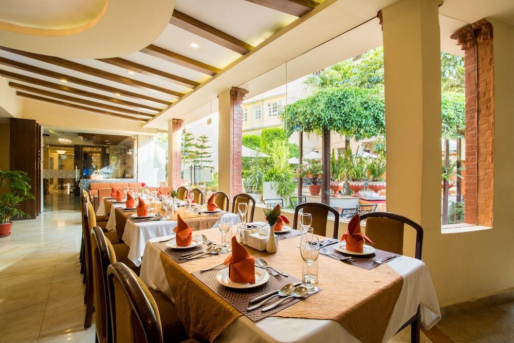 restaurant cafeteria